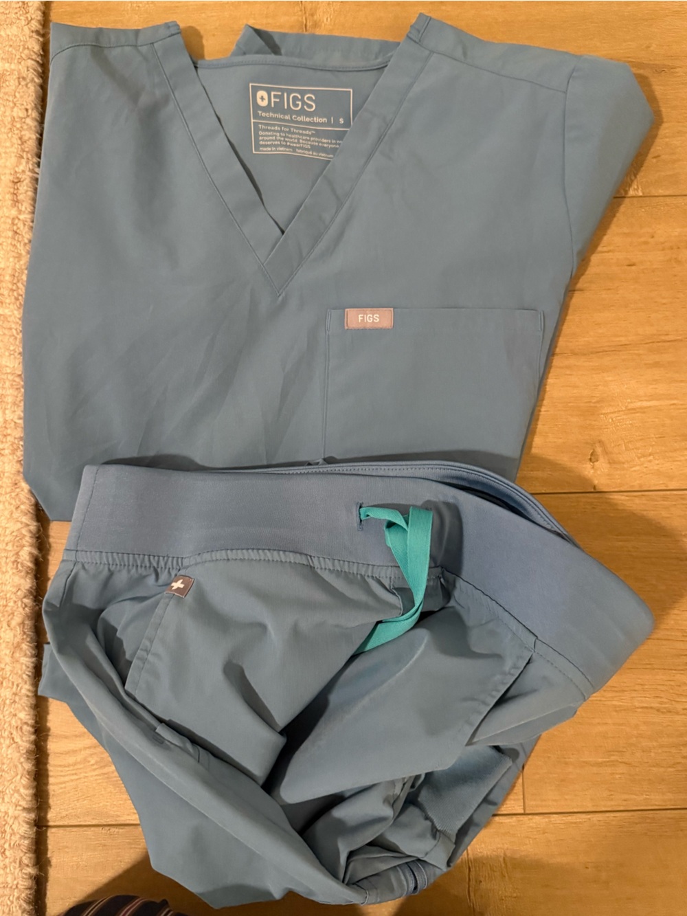 FIGS (6) scrub sets! All the same Catarina scrub top SMALL and Zamora joggers S